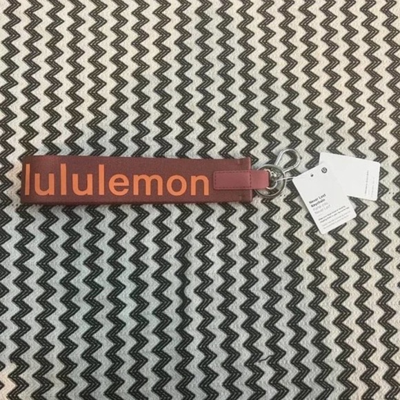 BUNDLE NWT Mini Belt Bag & Never Lost Keychain - Picture 5 of 16